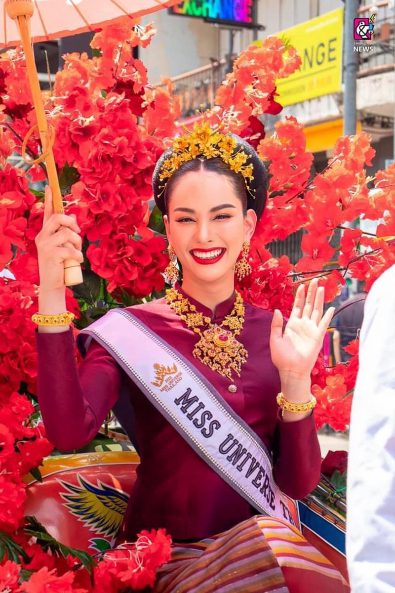 #RedHot 🔥“แอนนา เสืองามเอี่ยม” 
Miss Universe Thailand 2022 ร่วมขบวนสงกรานต์ AIRASIA ใน งานสระเกล้าดำหัว ป้อเมืองเจียงใหม่
 ณ ประตูท่าแพ จ.เชียงใหม่
.
ขอขอบพระคุณภาพจาก 
@chiangmainews @Annasueaza01 
.
#AirAsia #แอร์เอเชียใส่ใจมากกว่าที่เห็น 
#สงกรานต์เชียงใหม่ #สงกรานต์2024…