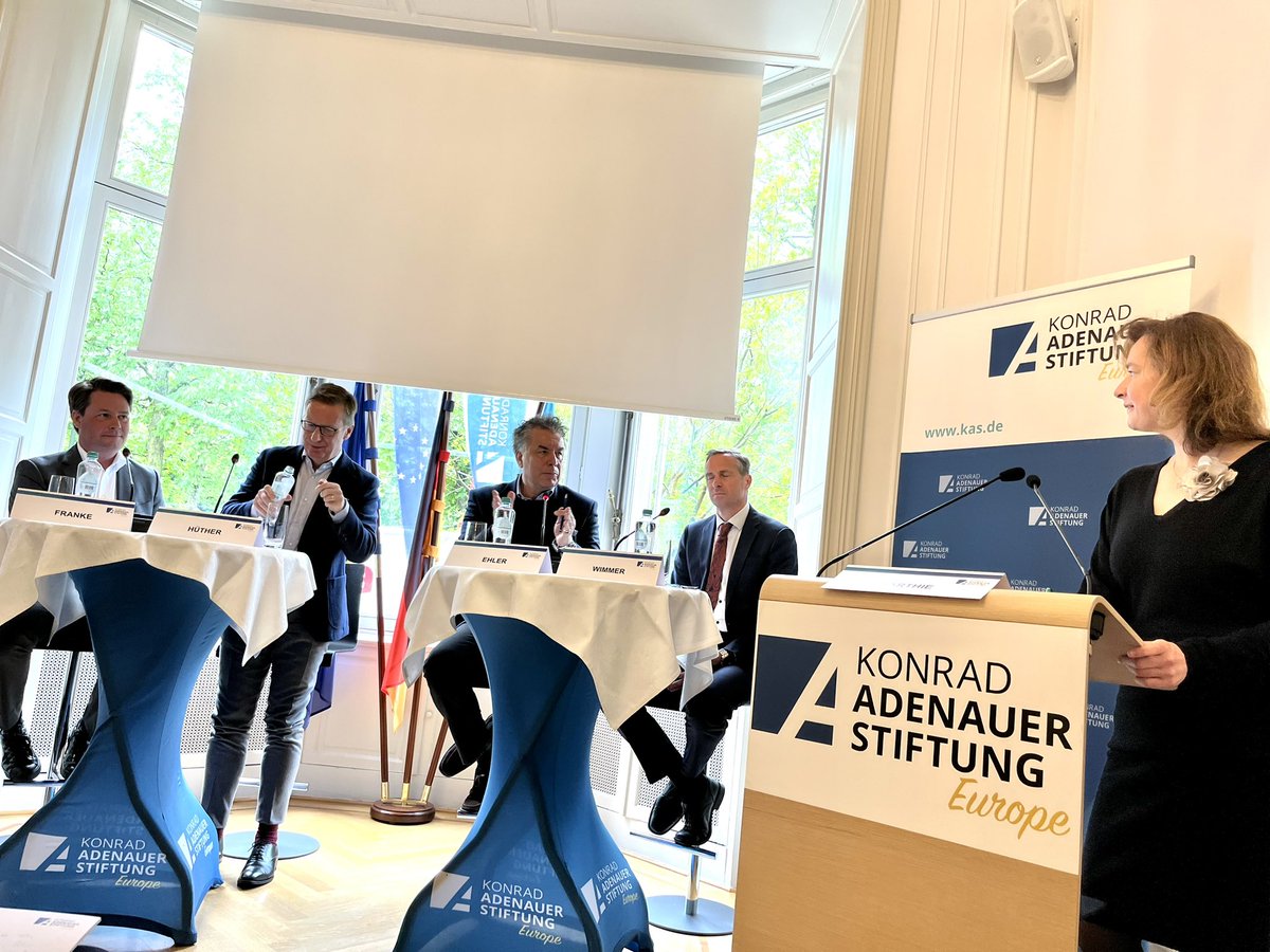 #Competitiveness at the crossroad. Today’s joint event of @KASonline & @DieBDA focusing on how #Europe can achieve a regulatory breathing space? With @MEP_Ehler, @iw_koeln’s @michael_huether, @EU_Commission’s Michael Wimmer and BDA’s Arne Franke.