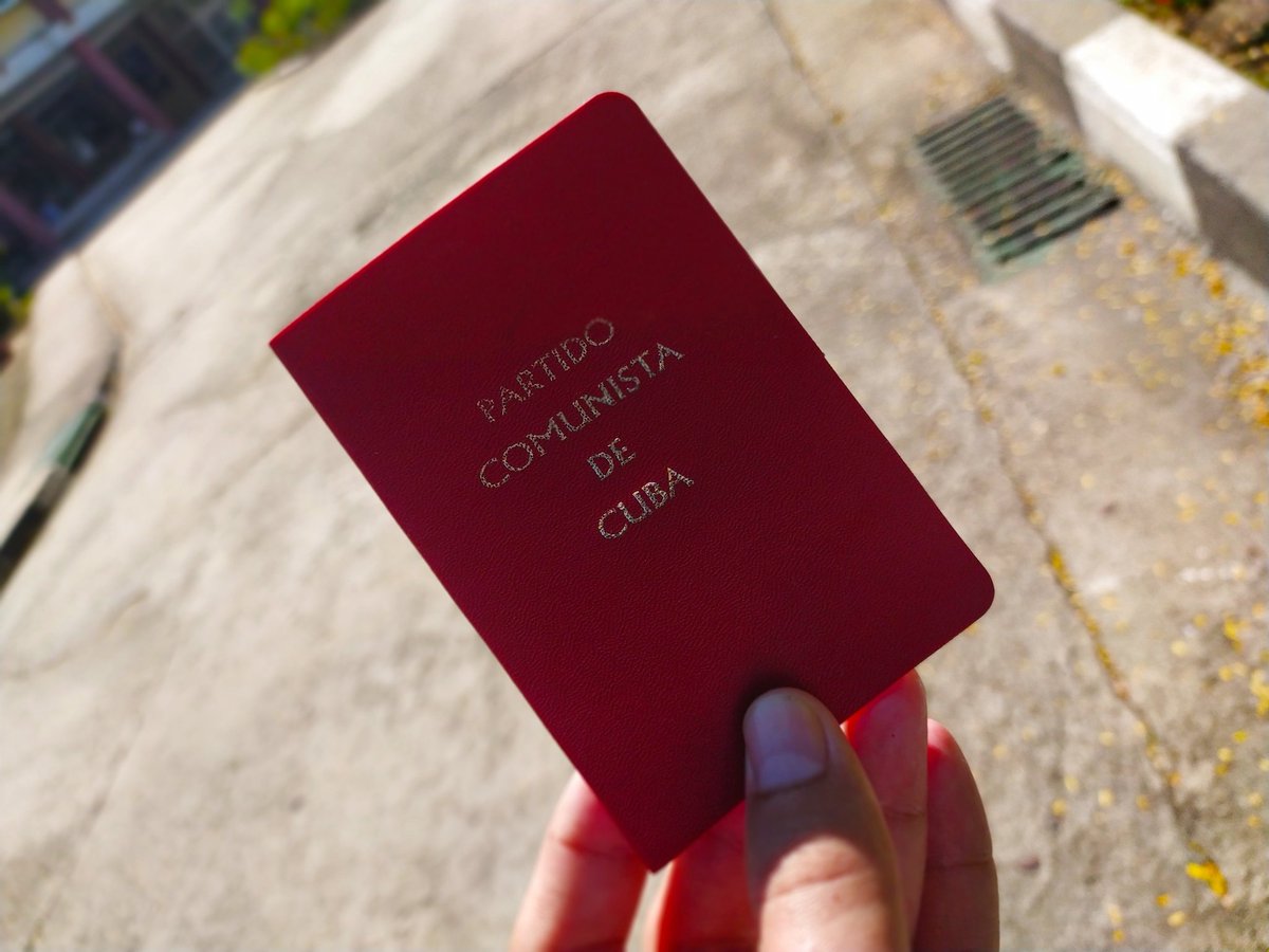 Una vez lo publiqué y hoy lo reitero 😎

Estudiante de periodismo y militante del <a href="/PartidoPCC/">Partido Comunista de Cuba</a> 
#Cuba🇨🇺 la tierra de mis amores ❤️