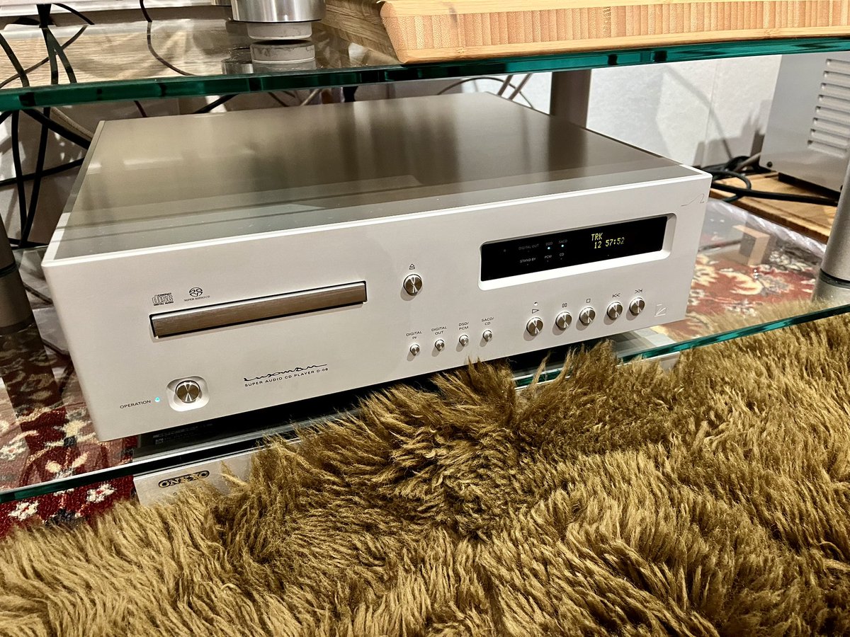 ひょんな事からラックスマンのD-06が来る事になりました。
SACDは中々です。