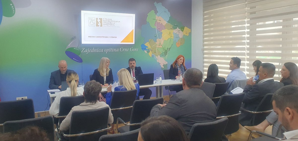 ZOCG_UoM's tweet photo. U #ZOCG u toku je okrugli sto o normiranju i funkcionisanju mjesnih zajednica. Iskustva iz ove oblasti razmjenjuju predstavnici zajednica lokalnih samouprava iz Srbije i Crne Gore. Gosti ZOCG su generalni sekretar @skgo_sctm Nikola Tarbuk i njegov zamjenik Marko Tomašević. https://t.co/46KAG9E6M1