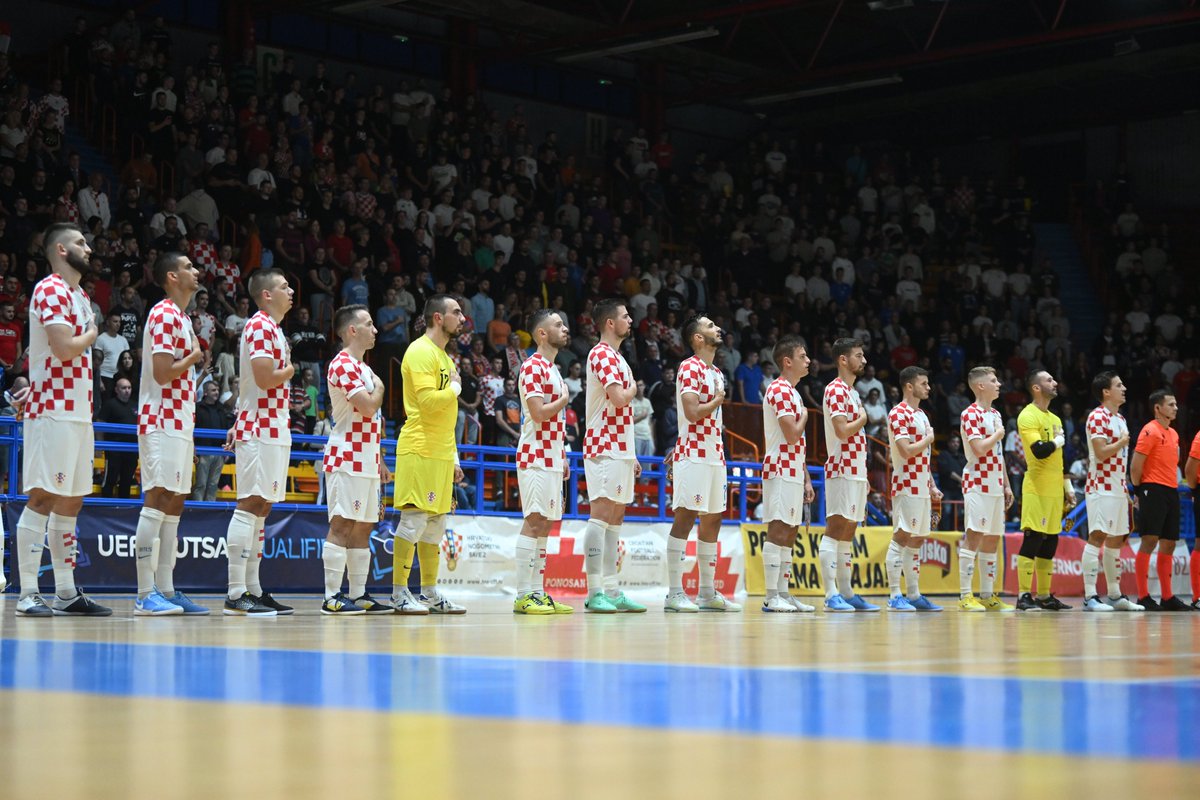 Stigao je i dan utakmice: hrvatski futsalski reprezentativci danas protiv Poljske igraju za plasman na #FutsalWC! 🇭🇷🆚🇵🇱➡️🌍 🏟️ KC Dražen Petrović, Zagreb 🕖 19:00 📺 MAXSport 1 🎟️ bit.ly/HrvatskaPoljsk… Sretno! 🔥 📸 Cropix #Obitelj