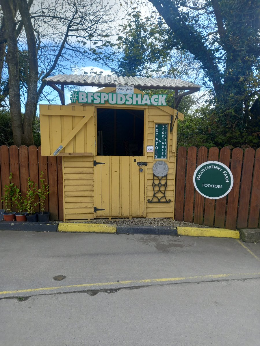 BallymakennyF's tweet photo. Ballymakenny Farm SpudShack is open todsy (Tuesday) until 4pm. Potatoes and Veg on the shelves and of course some SpudChat, Lets not chat about the weather though 😆 https://t.co/4Qgyy1wA6U