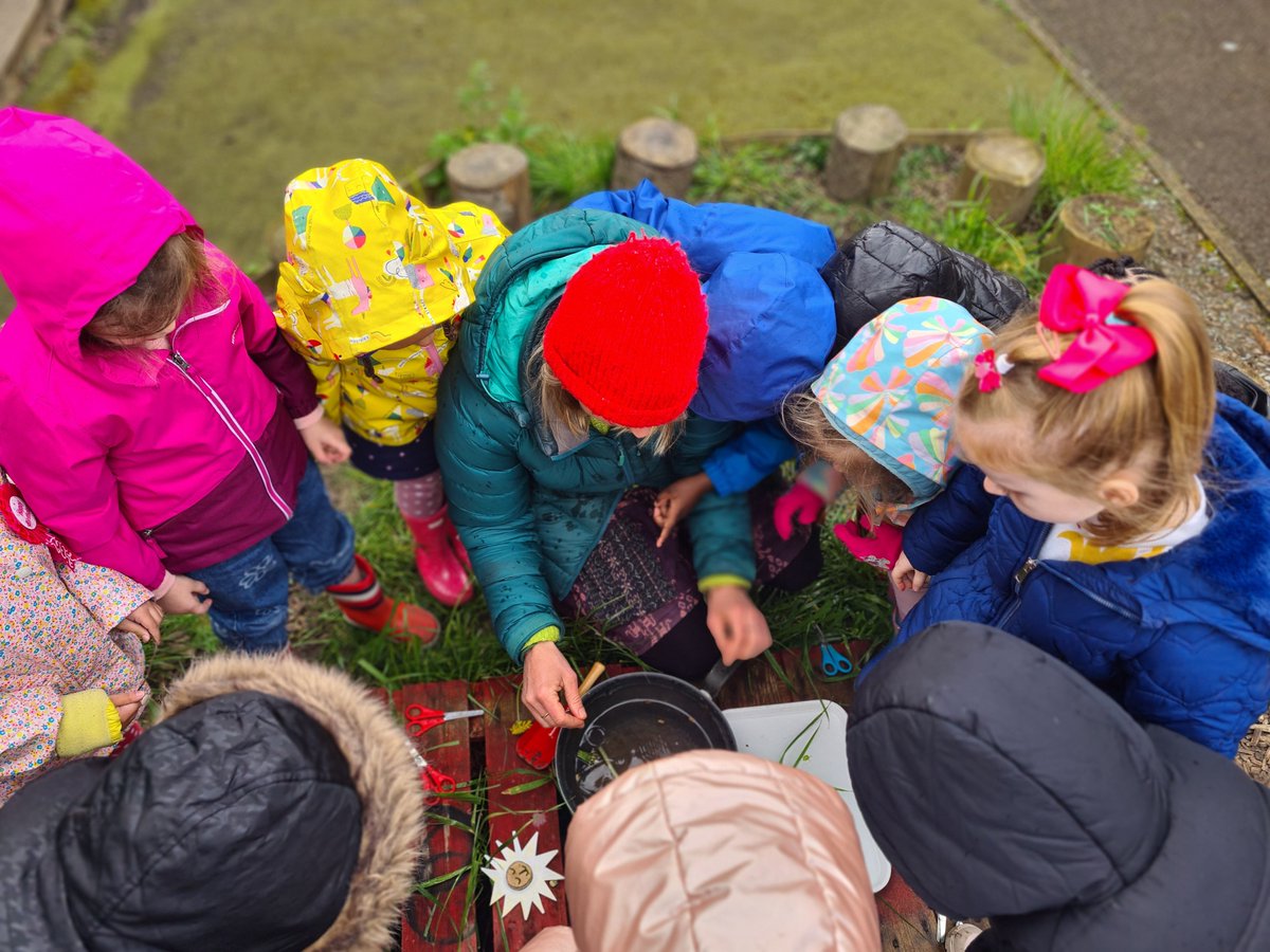 🌱 Reception Sea Turtle class learned all about dandelions in today's forest school! 🌼 They even made their own dandelions using natural materials. 🍃 And with the wet weather, they found lots of curious slugs! 🐌