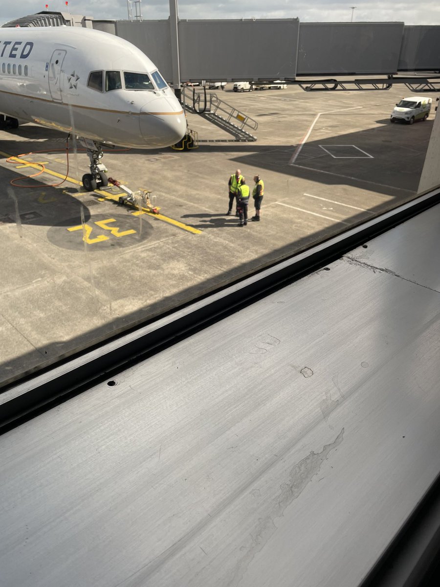 Stephanie Hammond (@stephhammondedi) on Twitter photo Sun is out in SNN. Glistening aircraft and Safety first with our Ramp Team <a href="/AOSafetyUAL/">AO Safety UAL</a> <a href="/WilliamDark99/">William Dark</a> @UA_MarkClays Sun is out in SNN. Glistening aircraft and Safety first with our Ramp Team <a href="/AOSafetyUAL/">AO Safety UAL</a> <a href="/WilliamDark99/">William Dark</a> @UA_MarkClays