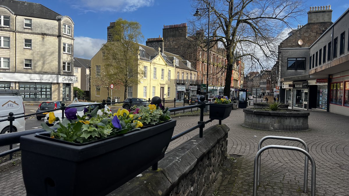 A wee splash of colour added to our City Centre 🌼🌸 #Stirling