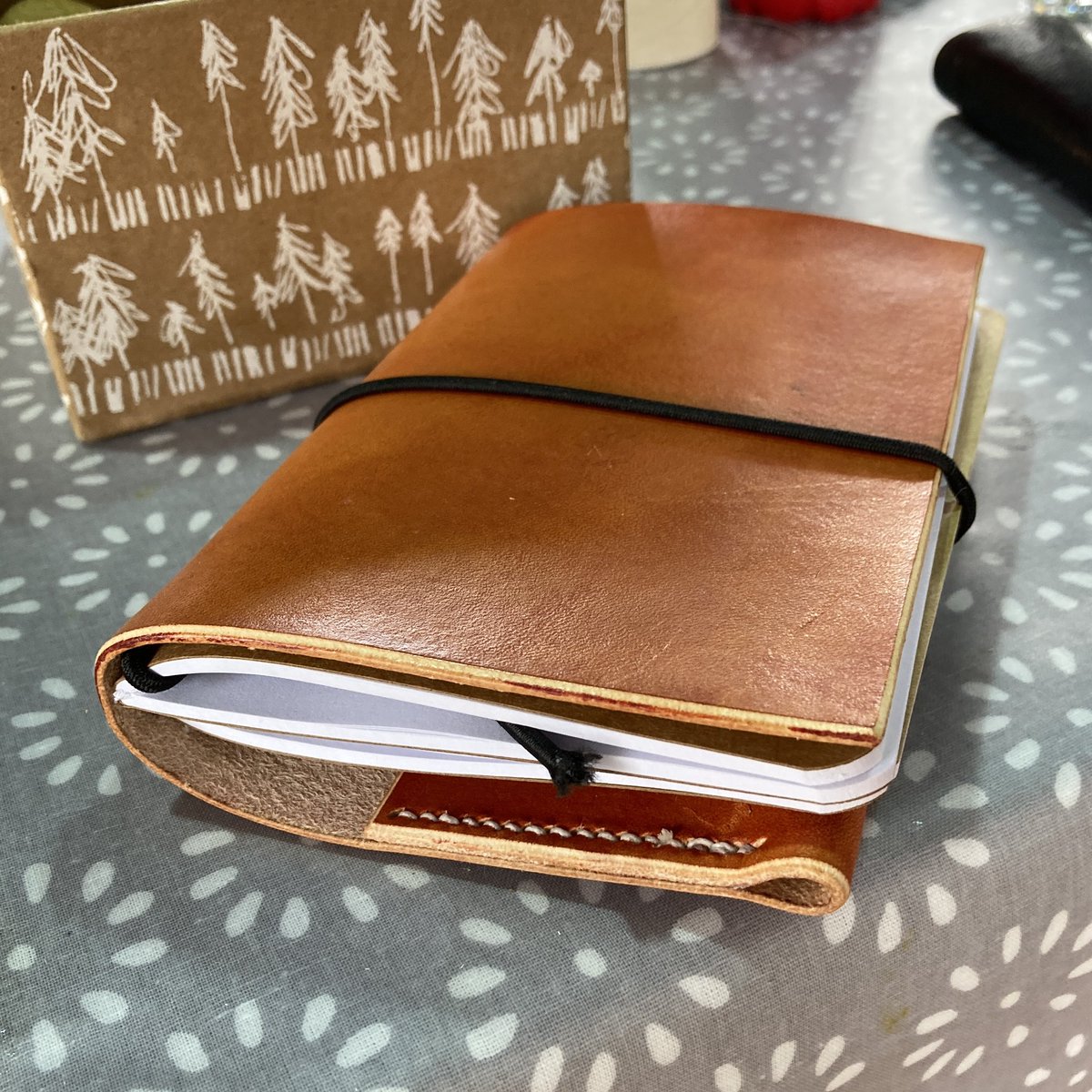 Craft_Workshops's tweet photo. Our weekend of crafting continued on Sunday with our LEATHER WORKSHOP, where our lovely workshoppers each made a leather notebook and a leather drawstring pouch. An absolute joy of a day, full of crafting, learning and great conversation! #tlpcraftworkshops https://t.co/L4X4i0hKvv