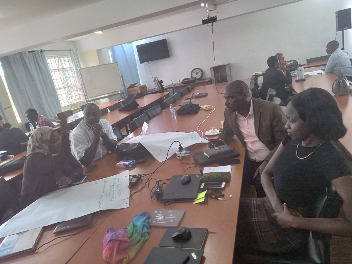 #ACRCimplementationphase Lively group discussions with the SMT and the Kampala research team on the potentialities of proposed projects to trigger transformative urban reform. @actor_jayamravi @GoodfellowTom @HakimuSseviiri @UHSNET @AfricanCities_ @DLwasa