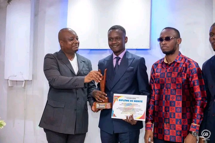 richcaldi39116's tweet photo. ToFulana Awards Première édition ! Cérémonie de remise des trophées et diplômes de mérite !   "La deuxième édition c'est pour bientôt" a déclaré Mr Samuel Ndjoli, l'initiateur de cette belle vision! https://t.co/xOCVpajEBo
