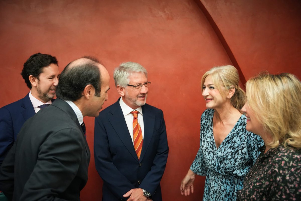 Patricia_Pozo_'s tweet photo. Firmamos el acuerdo para la gestión y el abono del alta en la Seguridad Social que equipara a todo el alumnado en prácticas de @FPAndaluza de los centros sostenidos con fondos públicos. Muchas gracias por vuestro trabajo y colaboración. https://t.co/kt4b21CqGa