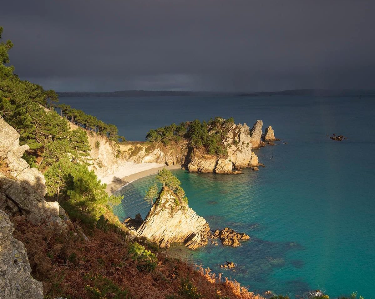 Morgat, ombre et lumière à la plage de l’île vierge.
Quelle endroit magnifique !!