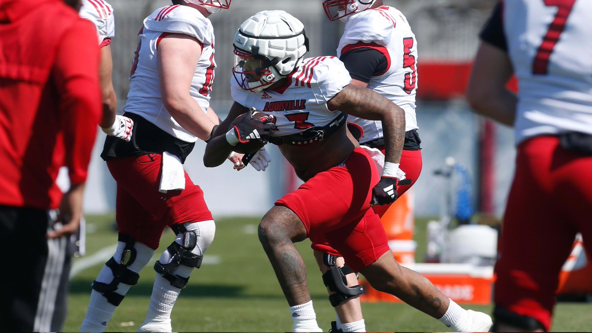 Louisville RB Peny Boone Has Announced He Will Enter The Transfer Portal 

Boone Had 194 Att, 1,400 Yds, & 15 TDs For Toledo Lasr Season

#GoCFB #GoCards #CollegeFootball @detroitpenn