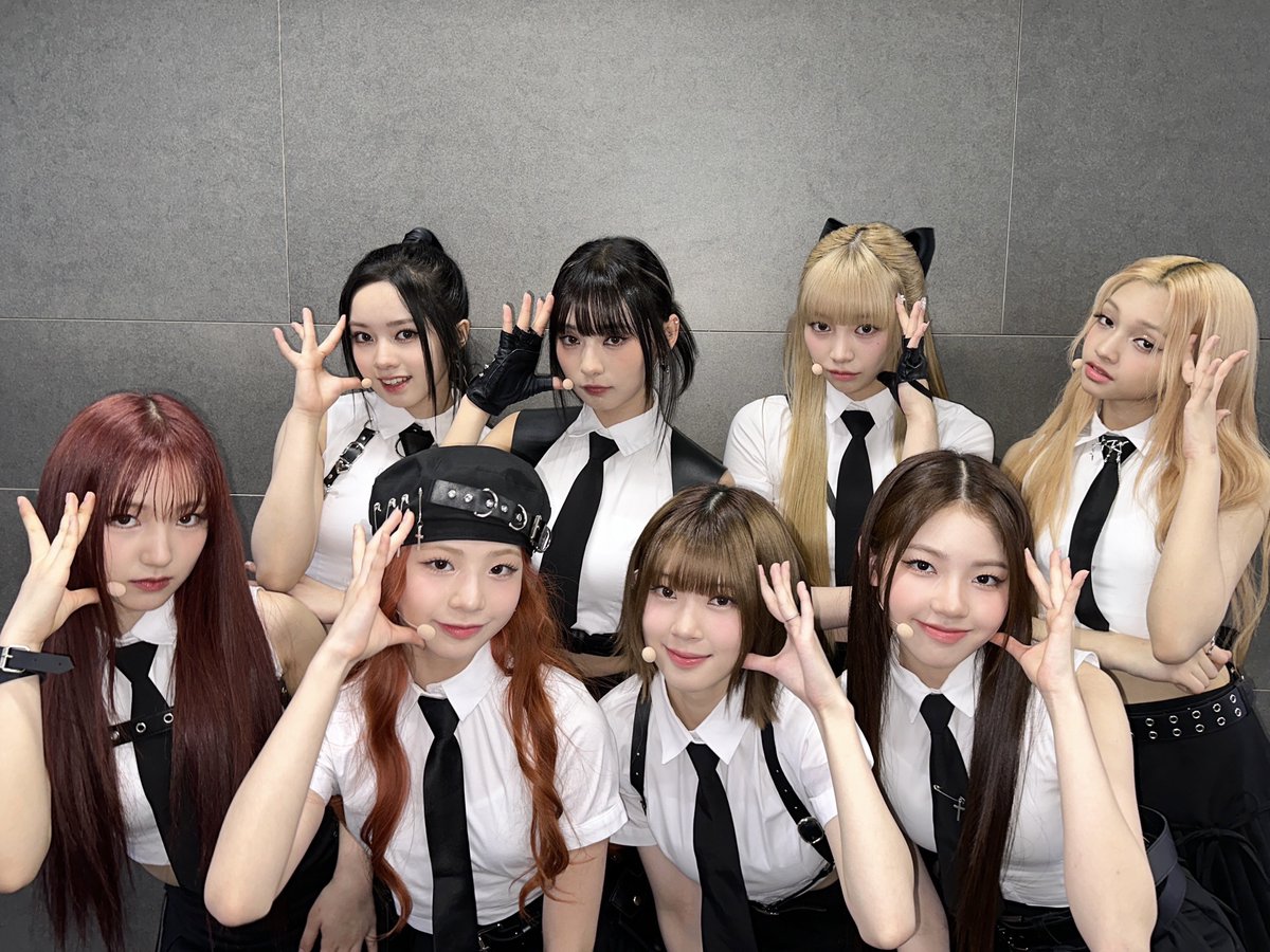 UNIS_offcl's tweet photo. 유니스가 데뷔한지 벌써 3주라는 시간이 흘렀습니다ㅜ! 🎉 
오늘 더쇼가 마지막 음악방송 활동이었는데, 많은 팬 여러분께서 와주셔서 너무 기뻤어요🥹!! 여러분께 다양한 모습을 보여드리고 싶어서 매 무대마다 다른 컨셉으로 나타났었는데, 어떤 컨셉이 제일 잘 어울렸는지 너무 궁금해용!! 항상 유니스를 응원해 주셔서 감사드리며, 앞으로도 열심히 하는 유니스 될 테니 끝까지 함께해요~~ 사���해요!!💕💕🫶

#THESHOW #더쇼
#UNIS #유니스
#YUNHA #방윤하
#UNI_Story #WE_UNIS
#SUPERWOMAN #슈퍼우먼