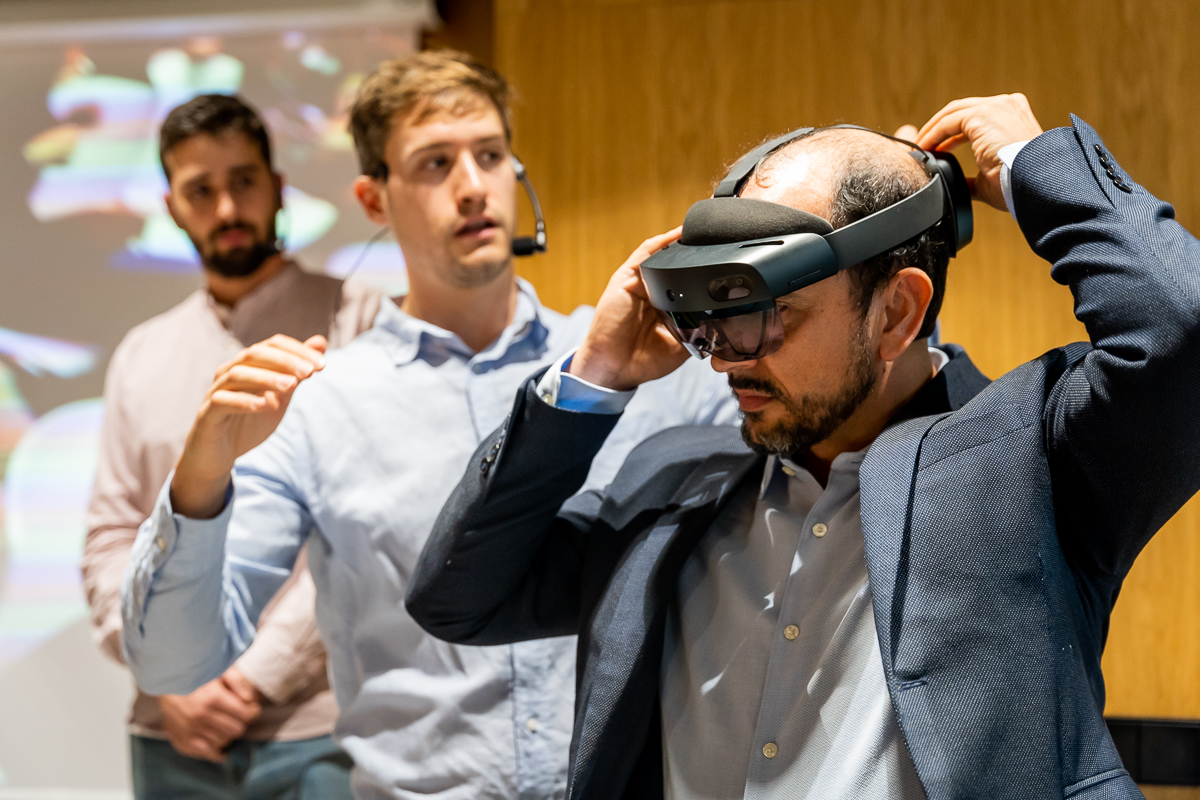 ¿Te imaginas asistir a un taller con juguetes de Lego, o aprender a crear un clon de tu voz con IA? ¿Qué experiencias disruptivas te gustaría vivir en <a href="/Correoslabs/">Correoslabs</a>? 
 ¡Te leemos! 👀