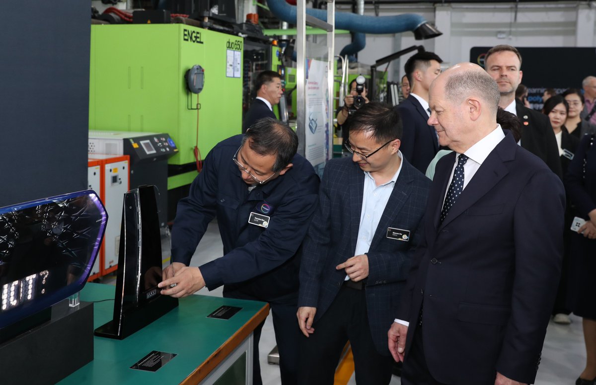 SpokespersonCHN's tweet photo. China-Germany cooperation in numbers: a win-win partnership 🇨🇳🇩🇪
✅91% of German companies surveyed by AHK Greater China have no plans to leave China
✅In 2023, German direct investment in China reached a record high of €11.9 bn, up 4.3% y-o-y
✅German investment in China constitutes 10.3% of Germany’s total overseas investment, highest since 2014