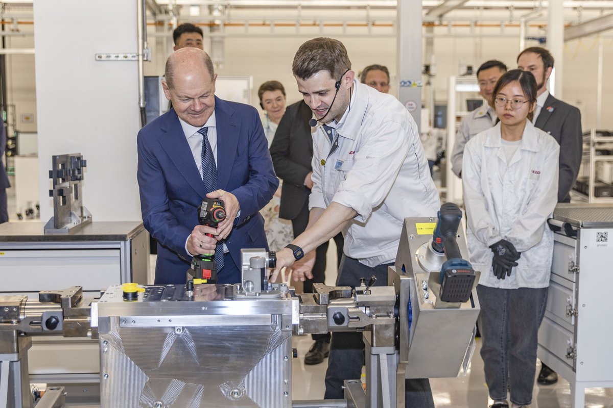 SpokespersonCHN's tweet photo. China-Germany cooperation in numbers: a win-win partnership 🇨🇳🇩🇪
✅91% of German companies surveyed by AHK Greater China have no plans to leave China
✅In 2023, German direct investment in China reached a record high of €11.9 bn, up 4.3% y-o-y
✅German investment in China constitutes 10.3% of Germany’s total overseas investment, highest since 2014