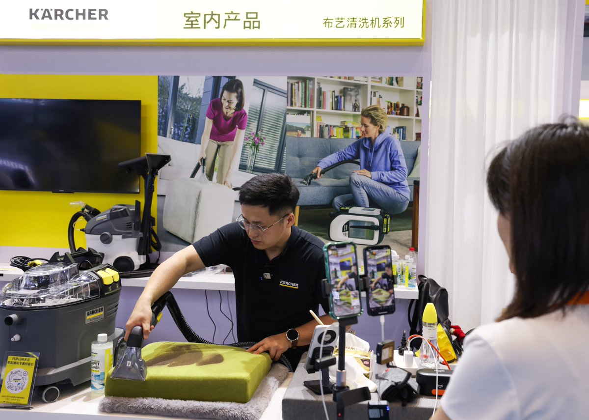 SpokespersonCHN's tweet photo. China-Germany cooperation in numbers: a win-win partnership 🇨🇳🇩🇪
✅91% of German companies surveyed by AHK Greater China have no plans to leave China
✅In 2023, German direct investment in China reached a record high of €11.9 bn, up 4.3% y-o-y
✅German investment in China constitutes 10.3% of Germany’s total overseas investment, highest since 2014