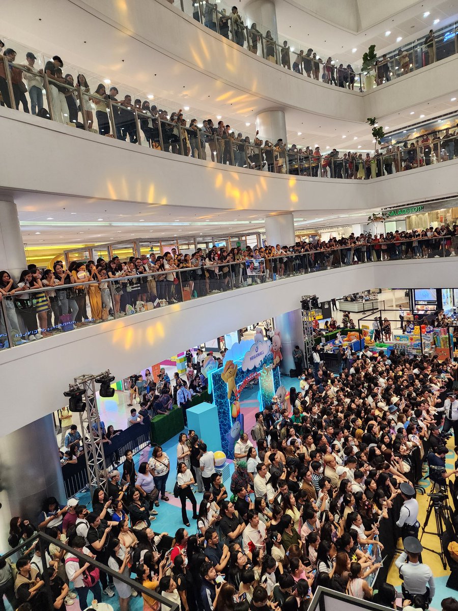 21Nooknik's tweet photo. งานไม่ใหญ่แน่นะวินเม 👑

WIN UPS PREMIERE PH
#UPSGrandPremiereGala
#UnderParallelSkies 
#winmetawin @winmetawin
https://t.co/5ZCsYsmMqO