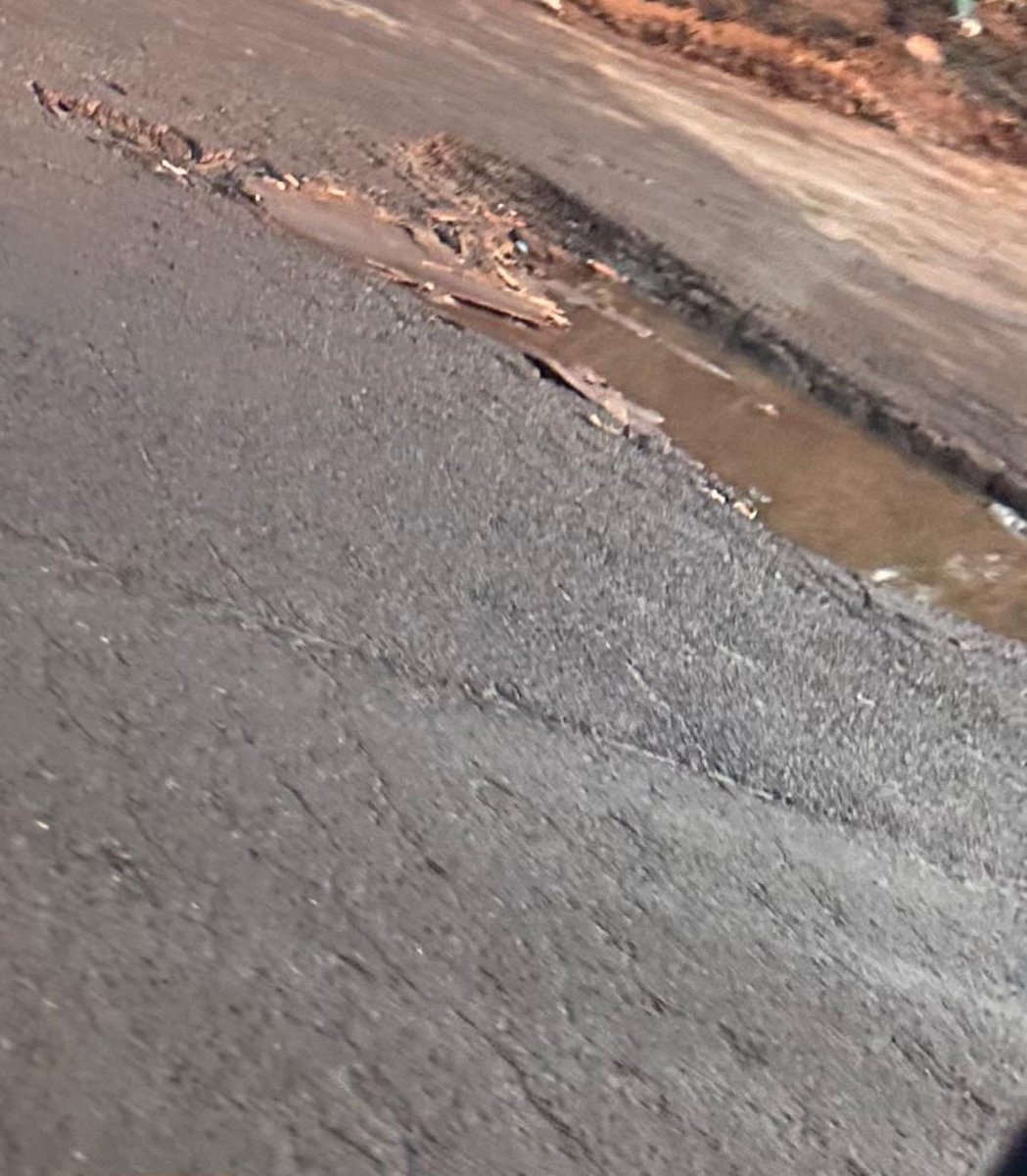 M2Aainan's tweet image. Je fais appel à certains membres du gouvernement pour les informer qu'il y a eu une énorme dégradation des routes dans toute la ville de Djibouti ces derniers temps je demande aux responsables concernés de parcourir la ville pour observer et prendre des mesures appropriées.