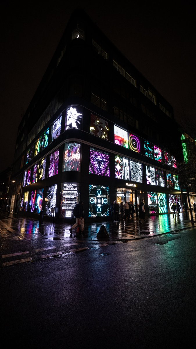 Lighting up Oxford Street with @JoshuaDavis 

Have you been to visit yet?

#DigitalArt #Immersive #OxfordStreet #LondonArt