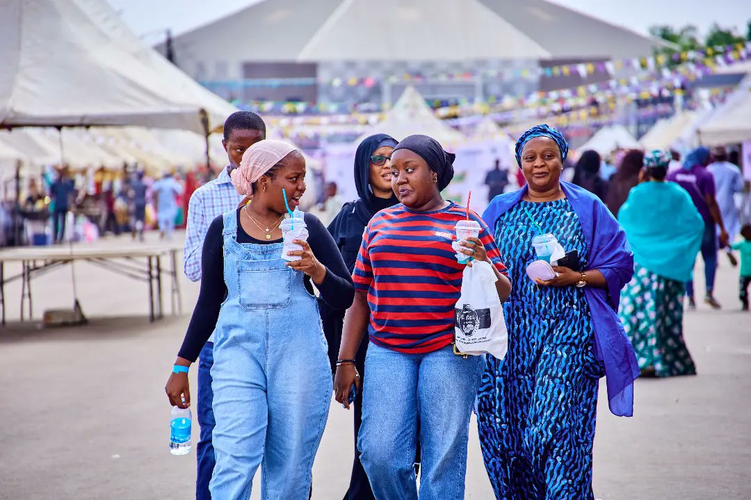 Smiles, friendship, family, good music and food - the heart of the Kaduna Food Festival! 

 @KDSG_MBIT @KADEDA_kdsg @KadunaMarkets @Sterling_Bankng @TeamTomatoJos @SudoAfrica @YaadaHq @Fasfill @mbn_hq @JKDMedia_