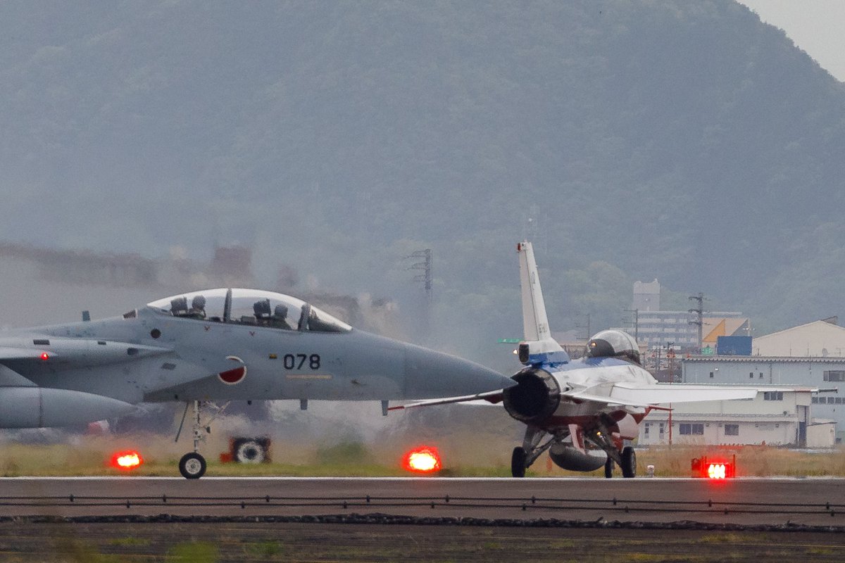 今日の岐阜基地、3rdから参戦😁
岐阜では珍しくR/W10 Active.
何時もと違う構図で撮れます❣️、しかも久しぶりのF-2B/101とF-15の2Ship Mission...😋