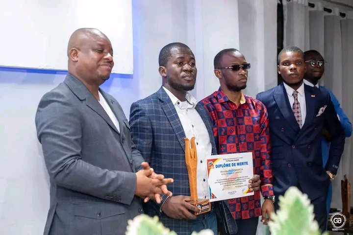 richcaldi39116's tweet photo. With the coach ! Mr. Trésor Dimandja! Qui a remporté le prix du meilleur formateur de l'année ! ToFulana Awards Première édition ! https://t.co/7wODFEdKnq