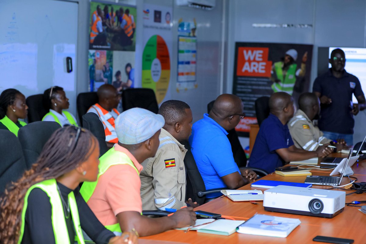 We're in Buliisa to see the progress of the Tilenga Project and interact with citizens who have been / will be affected by the project. @TotalEnergiesUG and partners are in the final stages, and Uganda should get the first drop of oil soon. #PAUOilVisit 📸 @saadShots