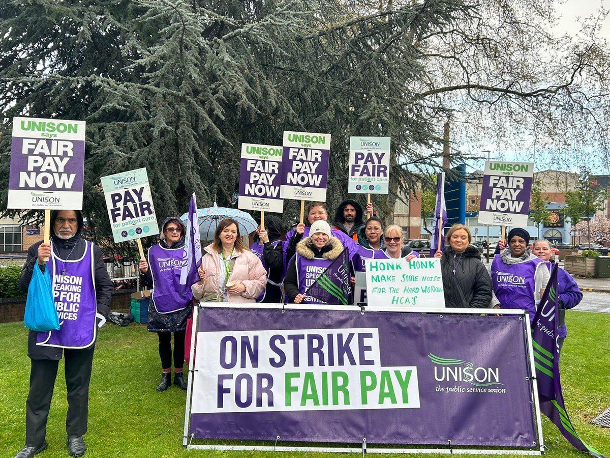 UNISONSW's tweet image. Solidarity with @UNISONEastMids healthcare assistants, on the picket line again today in their fight for fair pay ✊🏼

You are all a huge inspiration as @PlymouthUNISON HCAs prepare for their industrial action ballot opening later this month.

#PayFairForPatientCare