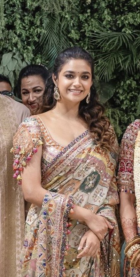 Looks traditional and more glamourous #KeerthySuresh