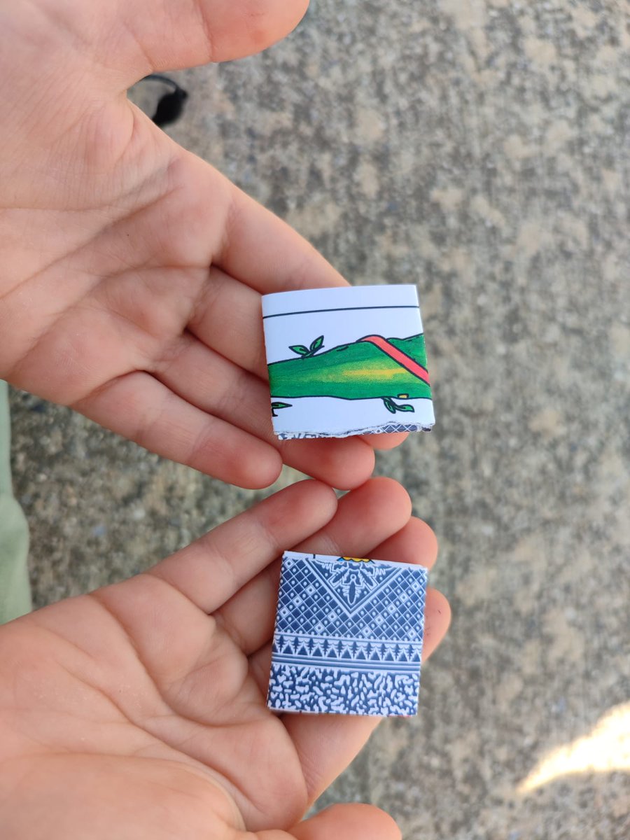 CdaVallsAneu's tweet image. Ahir vam recuperar jocs tradicionals del #Pallars als que jugaven els nostres padrins amb els alumnes de 1r de l'@EscolaSerafi #Sort. Un dia magnífic a la plaça del #CastelldeSort construint i jugant a #patacons i a #ossets. Fil 🧵🔽