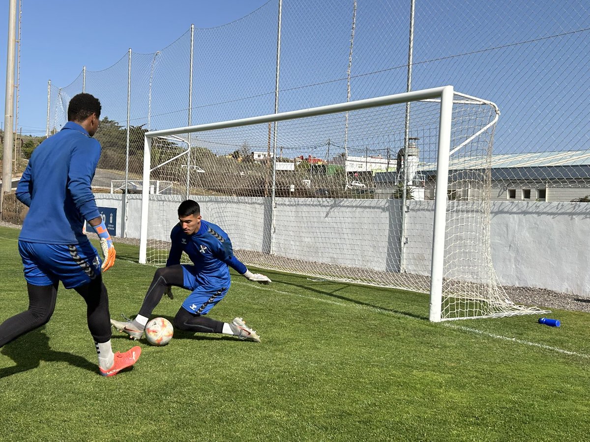 🏋️‍♂️Preparación matinal del #CDTenerifeB ⚪️🔵 en la previa de la Copa #HRL 🏆. 

#YoSoyElTenerife