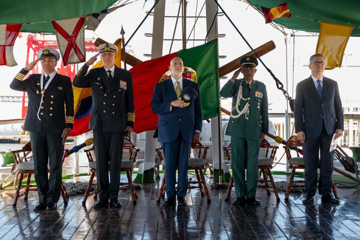 Chefe do Estado-maior da Armada recebe condecoração da Marinha da Colômbia Saiba mais em marinha.pt/pt/media-cente… @ArmadaColombia #marinhaportuguesa #marinha #colombia #condecoração