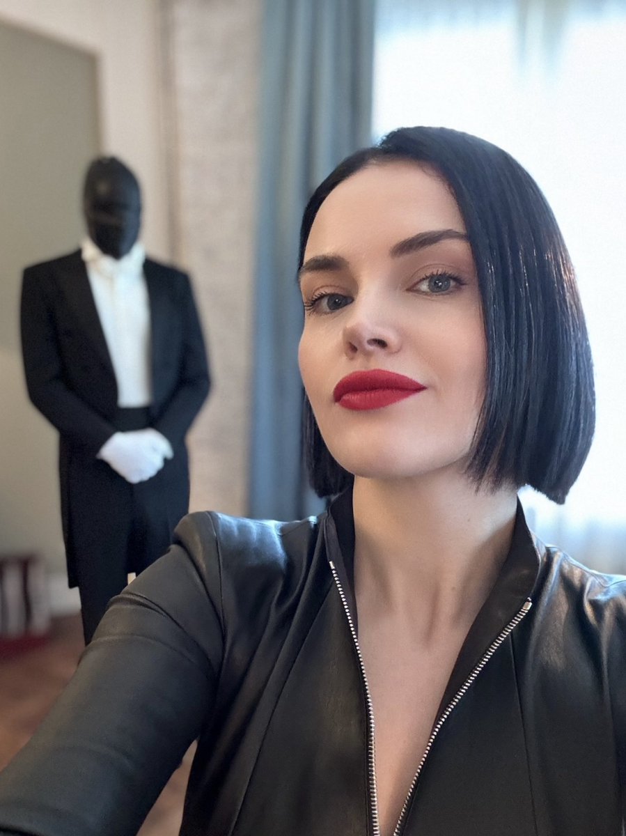 TheDevaVenera's tweet image. Silent in speech. Deaf and blind to distractions. Always focused. Always prepared for the next command.