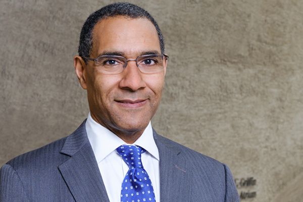 TONIGHT: #DistinguishedSpeakerSeries welcomes American Museum of Natural History President Sean Decatur to #SUNYNewPaltz! The talk starts at 7 p.m. in Lecture Center 100 on April 16, 2024. Pick Up Your Tickets Here: newpaltz.edu/speakerseries/