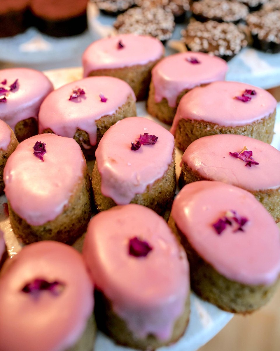 Quick bites, big smiles 😋 Rich pistachio cake, iced with lemon, rose water and raspberry icing and finished with rose petals. Making for the perfect lunchtime treat. Good food, good mood 👌