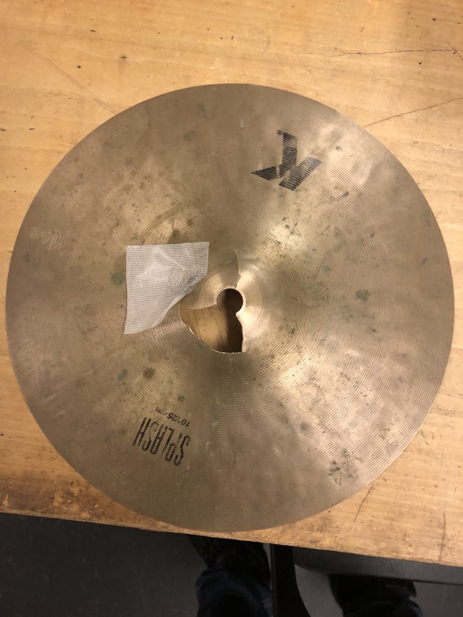 畑野さんの壊れた通常ミニシンバルと全く同じZildjianの10'K SPLUSH
をみんなでカンパしてプレゼントするのはどうだろうw

エフェクター踏んだら殺されるのにシンバルを叩くことを許してくれた畑野さんへの感謝の気持ち。
アレも大切な機材だからね。

有志が多かったら音頭とりますw