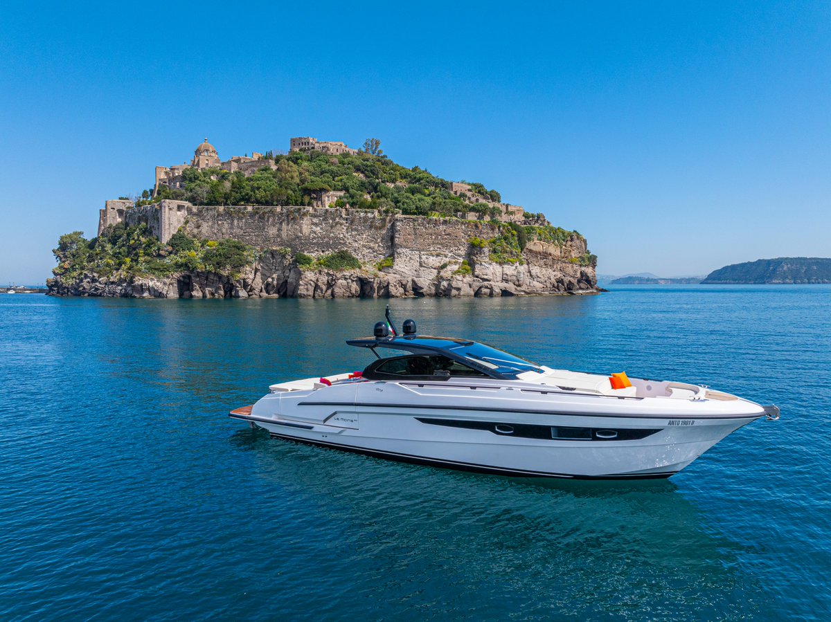 RIOYACHTS's tweet photo. NEW RY LE MANS 50:
the lines are sleek and symmetrical, the sleek bow reflects an innovative and clean design. The spacious cockpit has a generous stern sundeck. https://t.co/QzSXYh28sh