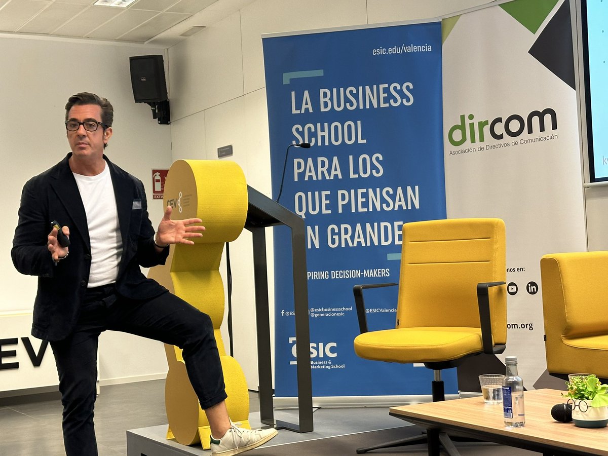 Hoy hablamos, junto a <a href="/DircomCVM/">Dircom C.V. y R.M.</a> y <a href="/ESICValencia/">ESICValencia</a>, del futuro y de la relación del #marketing y la #comunicación y de cuánto les afectan los cambios tecnológicos

🤔 ¿Nos llevará la #IA al siguiente nivel? 

Gracias <a href="/CesarRomeraIC/">CESAR ROMERA</a>, <a href="/PLD_Space/">PLD Space</a>, <a href="/quironsalud/">quirónsalud</a>, <a href="/unisa/">Unisa</a>