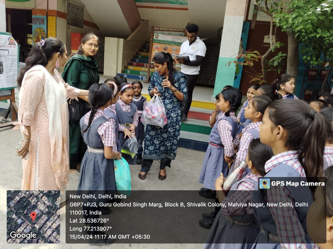 Under the campaign #100DaystoBeatPlastic, the MCD South Zone under the guidance of @DCSOUTHZONE conducted an awareness session with the school students and Staff of the School, as a part of the #StudentsVsPlastic at SDMC Nigam Pratibha Girls School @LtGovDelhi @GyaneshBharti1