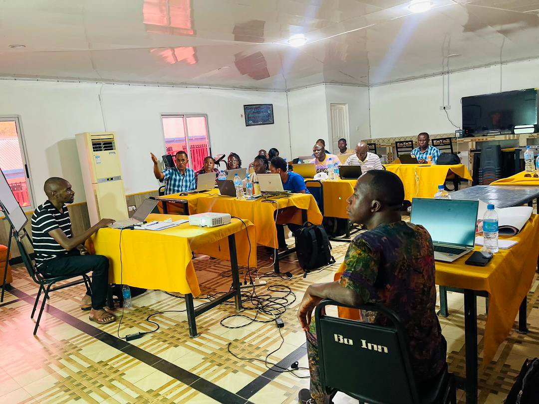 @FAOSierraLeone & @50x2030 continued support to S/L 🇸🇱 to make sure adequate national capacity is built in producing agricultural statistics. This time, @FAO experts are providing hands on training on data processing using #STATA for ten experts drawn from #Stat_SL and #MAFS.