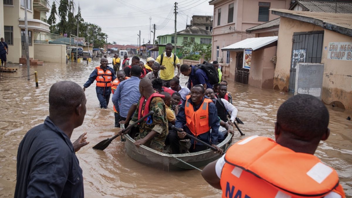 ghanamunsemsem_'s tweet photo. first photo 1968, second 2000s, this year, you watch, Accra will flood again because nothing has been done about this situation. https://t.co/hArFBrz6Rf