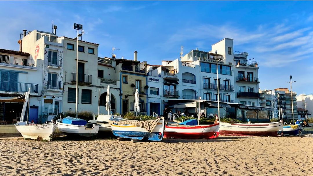 1, 2, 3 o 4? 😍 Nosaltres no sabem amb quina d'aquestes fotografies quedar-nos! ¿1, 2, 3 o 4? 😍 ¡Nosotros no sabemos con cuál de estas fotografías quedarnos! 📸 IG raul.sh_ #blanes #blanesarrandemar #arrandemar #blanescostabrava #blanesturisme