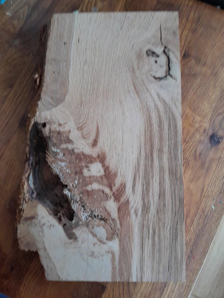 Went to  #oxfordwoodrecycling this morning and found this amazing piece of oak. It will make a stunning #cheeseboard oneday