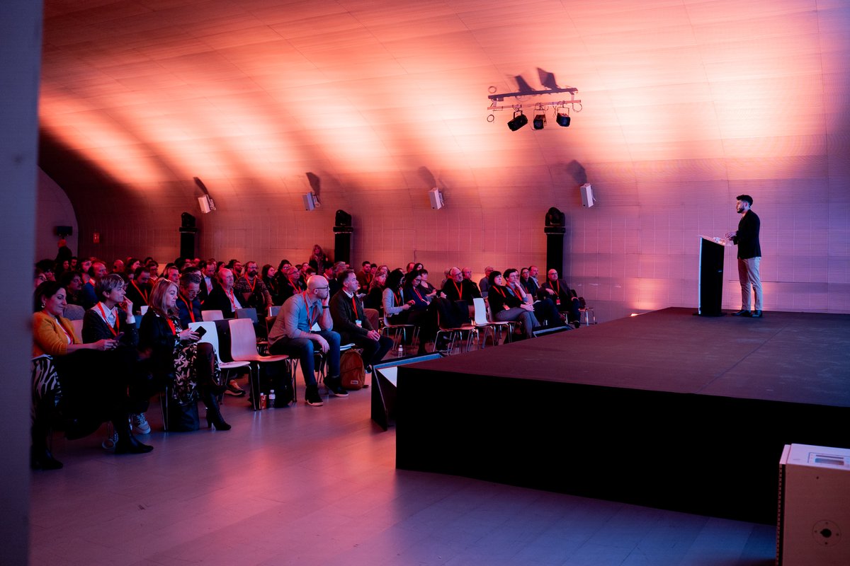fundacionGSR's tweet photo. ¡Revive el #AudioDayPARIX! 🎧
Disfruta de las ponencias y mesas redondas en las que diferentes expertos debatieron sobre el futuro del audio en el mundo editorial. 📚
Todos los vídeos ya disponibles en el siguiente enlace: https://t.co/21l3MDpmM9 📹 https://t.co/G3cfPYDGYm