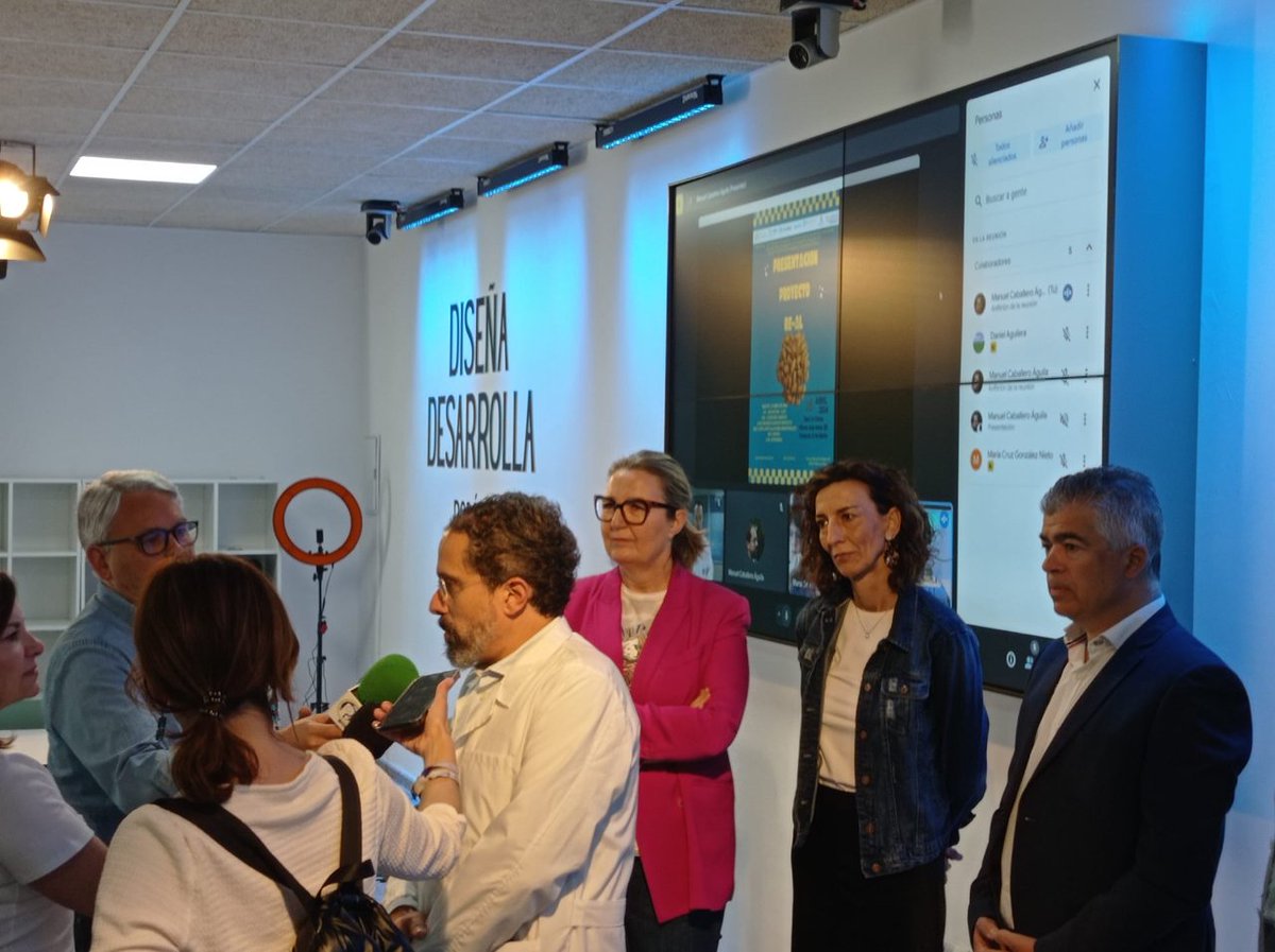 CABK_Dualiza's tweet photo. 🌲Aprovechamiento de subproductos de la almendra, el proyecto seleccionado en la convocatoria #AyudasDualiza de  @CABK_Dualiza y @fp_empresa
 
Se ha presentado en el @IESFernandoIII junto al @AGUAS_NUEVAS y nuestra compañera @evaguado https://t.co/x8uibgnm2o