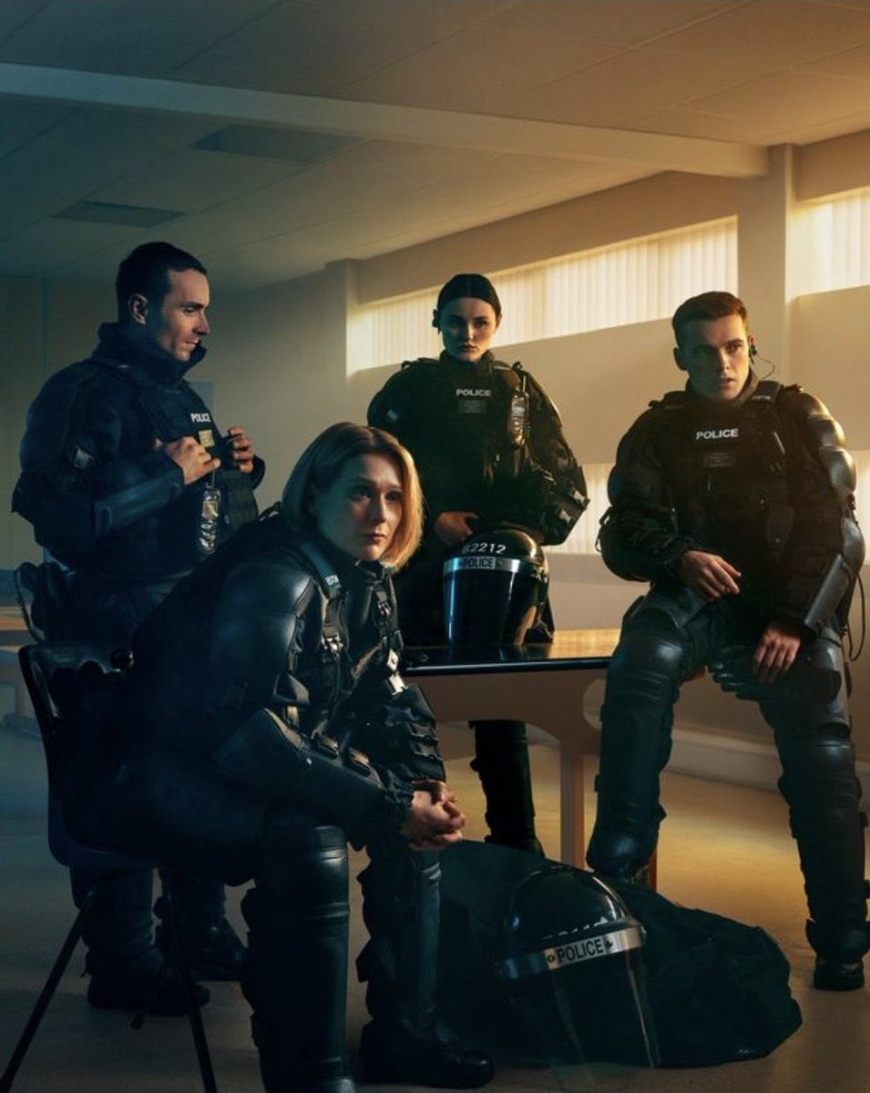 frantic_gold's tweet photo. A #Ride, #Fifteens , and #AhBallix.. #BlueLights is back and tv is way better for it π#NornIron #Weeker https://t.co/Icaw4vwnXE