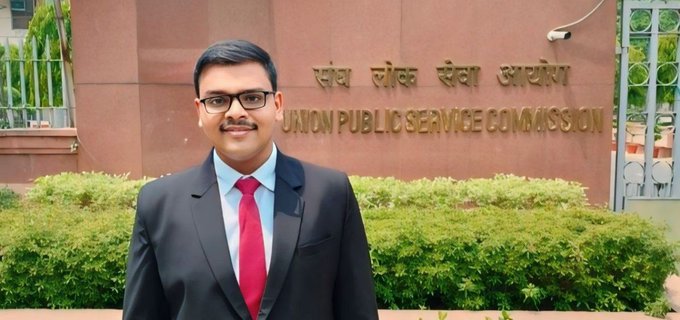 Many congratulations Aditya Srivastava 👏🏻
From Rank 236 in 2022 to AIR 1 in 2023 , this is the power of never giving up 

#UPSC #UPSCResults2023 #CivilServices #UPSC2023 #UPSC