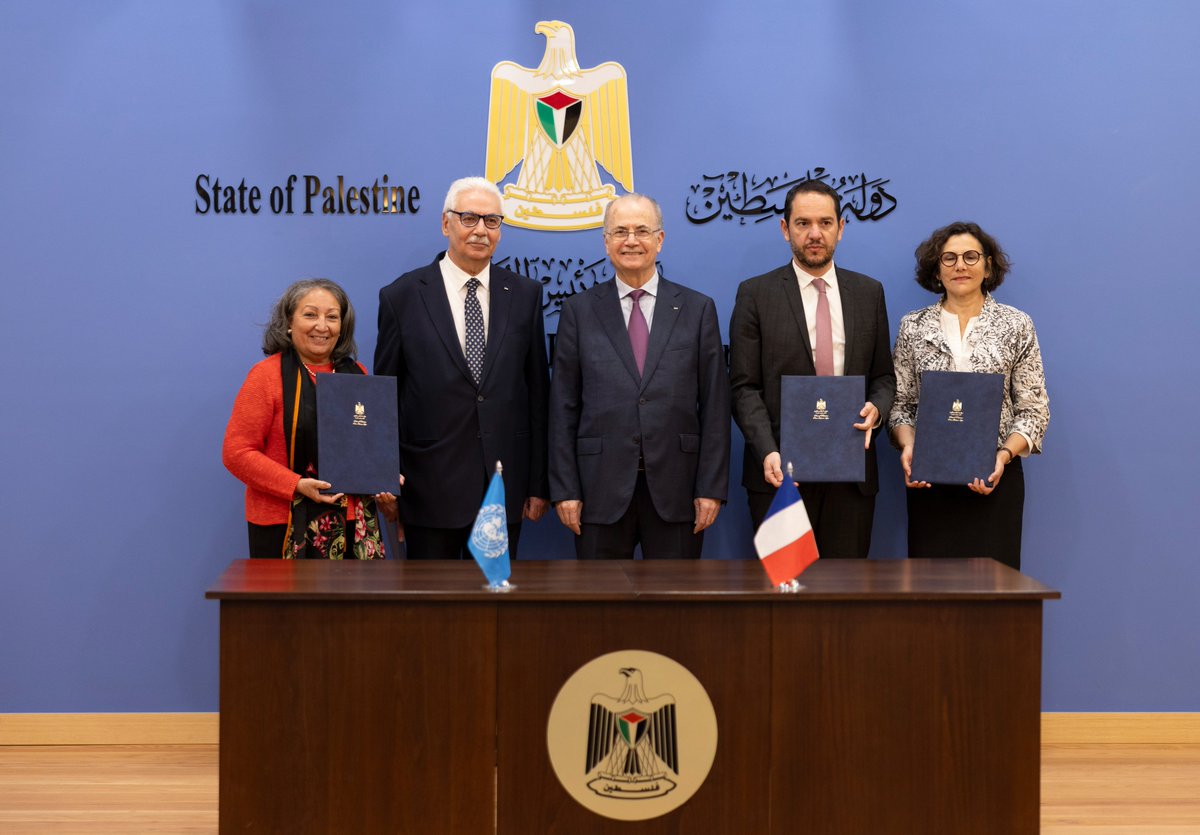 Today @UNICEFPalestine & @AFD_en, in the presence of H.E Palestine's PM Dr. Mohammad Mustafa, signed an agreement to support 145,000 #women & #children through strengthening the maternal & neonatal health services in #SoP. unicef.org/sop/press-rele…