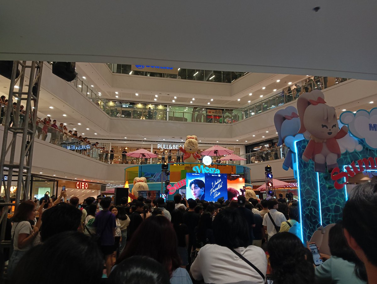 ThaimazingMNL's tweet photo. Crowd check at Mega Fashion Hall, SM Megamall.

Under Parallel Skies showing in the Philippines tomorrow April 17.

#winmetawin #janellasalvador #UnderParallelSkies  #UPSGrandPremiereGala #WinElla https://t.co/3V327TAxo6